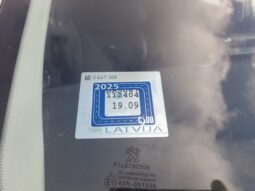 Peugeot 208 full