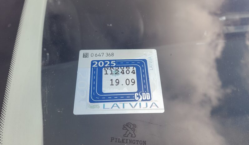 Peugeot 208 full