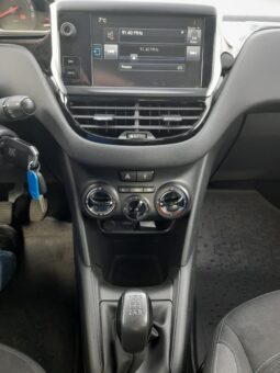 Peugeot 208 full