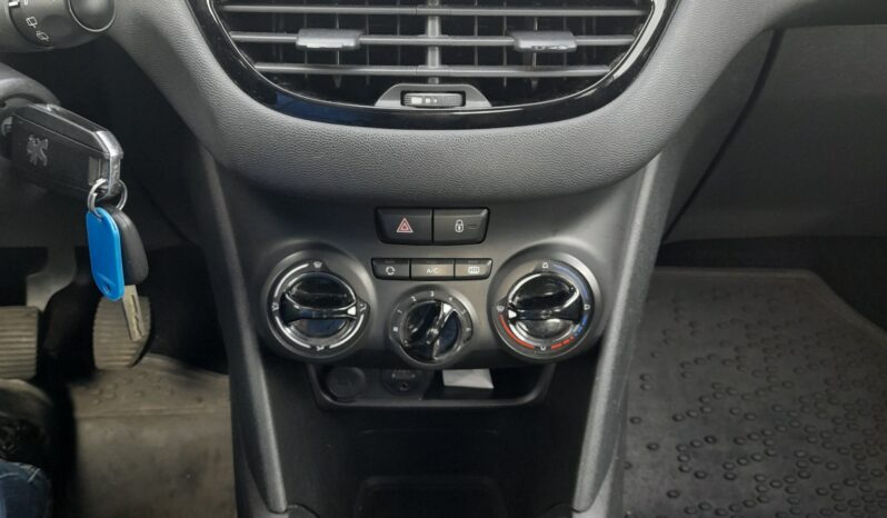 Peugeot 208 full