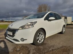 Peugeot 208 full