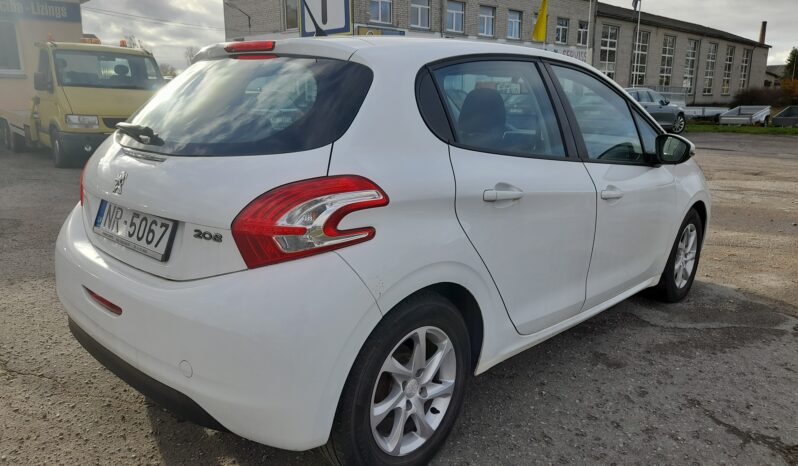 Peugeot 208 full