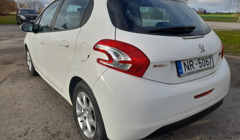 Peugeot 208 full
