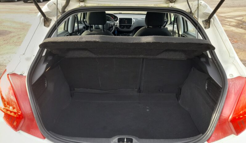 Peugeot 208 full