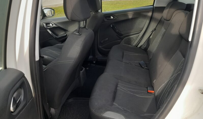 Peugeot 208 full