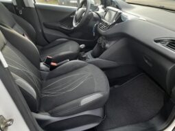 Peugeot 208 full