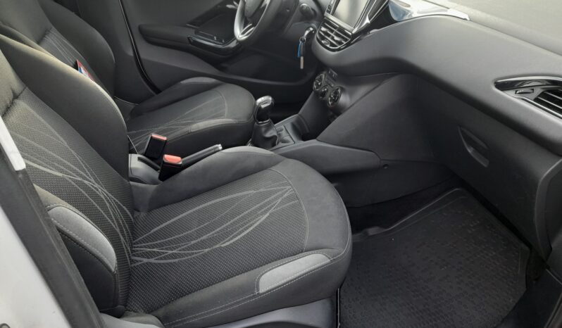 Peugeot 208 full