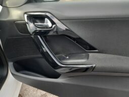 Peugeot 208 full