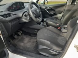 Peugeot 208 full