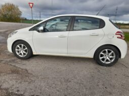 Peugeot 208 full