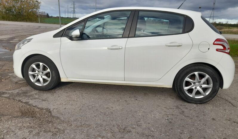 Peugeot 208 full
