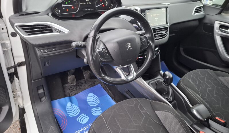 PEUGEOT 2008 1,2 BENZĪNS full