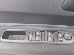 Peugeot 5008 full